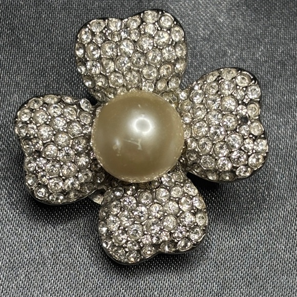 Kenneth Jay Lane Silver and Cream Floral Earrings - Picture 3 of 6